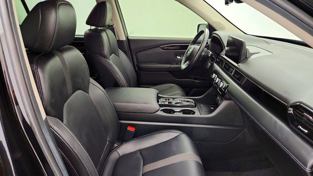 Used 2025 Honda Pilot Touring image 25