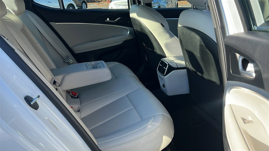 Used 2024 Genesis G70 2.5T image 12