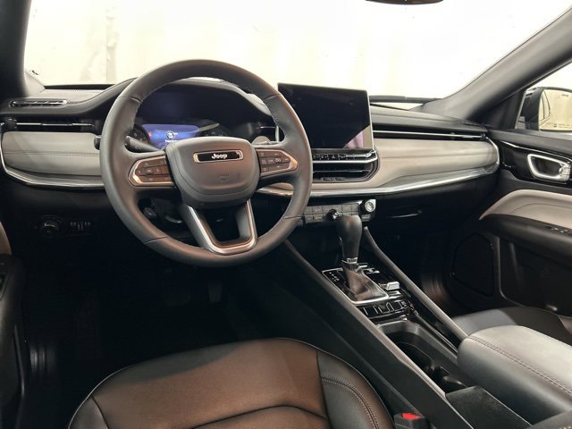 Used 2024 Jeep Compass Limited image 25