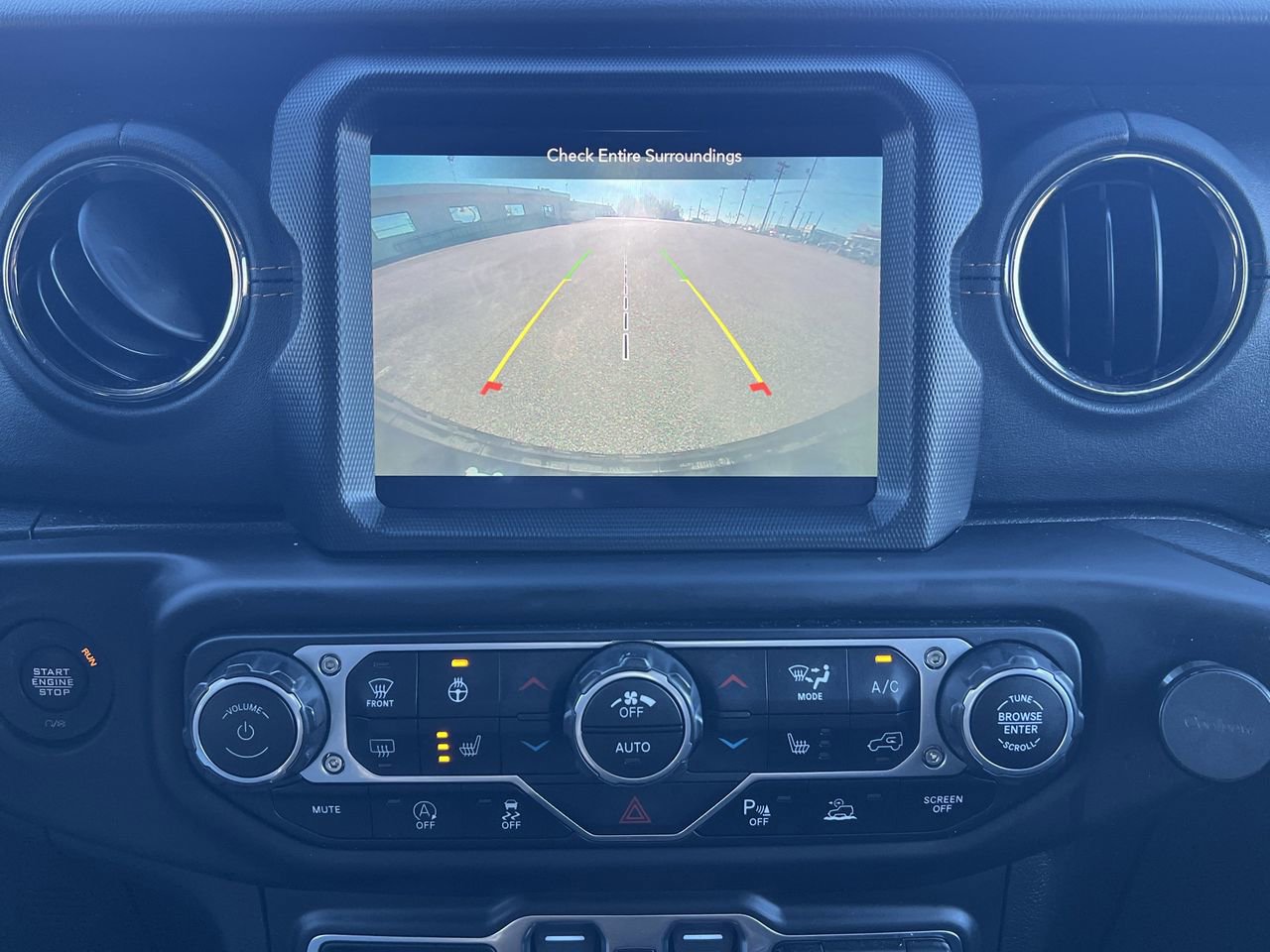 Used 2021 Jeep Wrangler Unlimited Sahara image 3