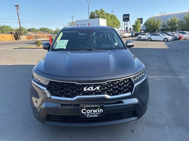 Used 2023 Kia Sorento LX FWD image 2