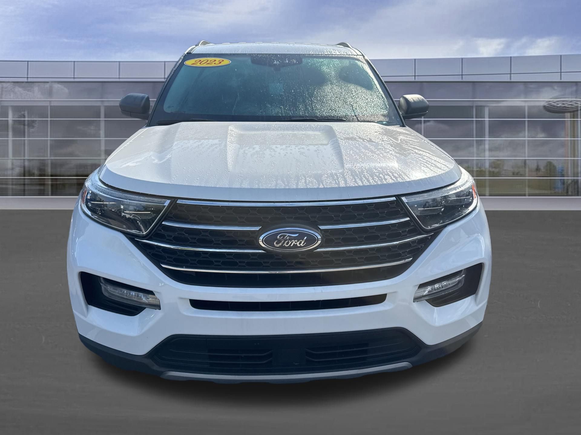 Used 2023 Ford Explorer XLT w/ Equipment Group 202A RWD image 9