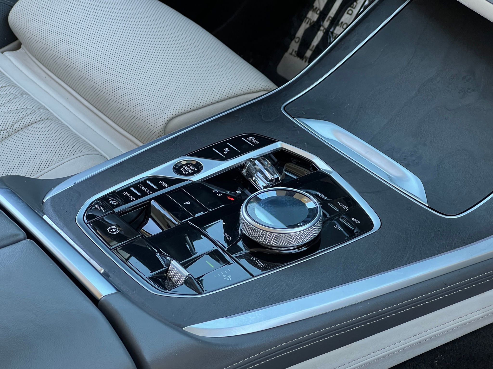 Used 2024 BMW X7 xDrive40i w/ Executive Package image 44