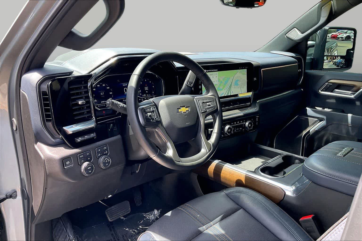Used 2025 Chevrolet Silverado 2500 High Country w/ Technology Package AWD/4WD image 14