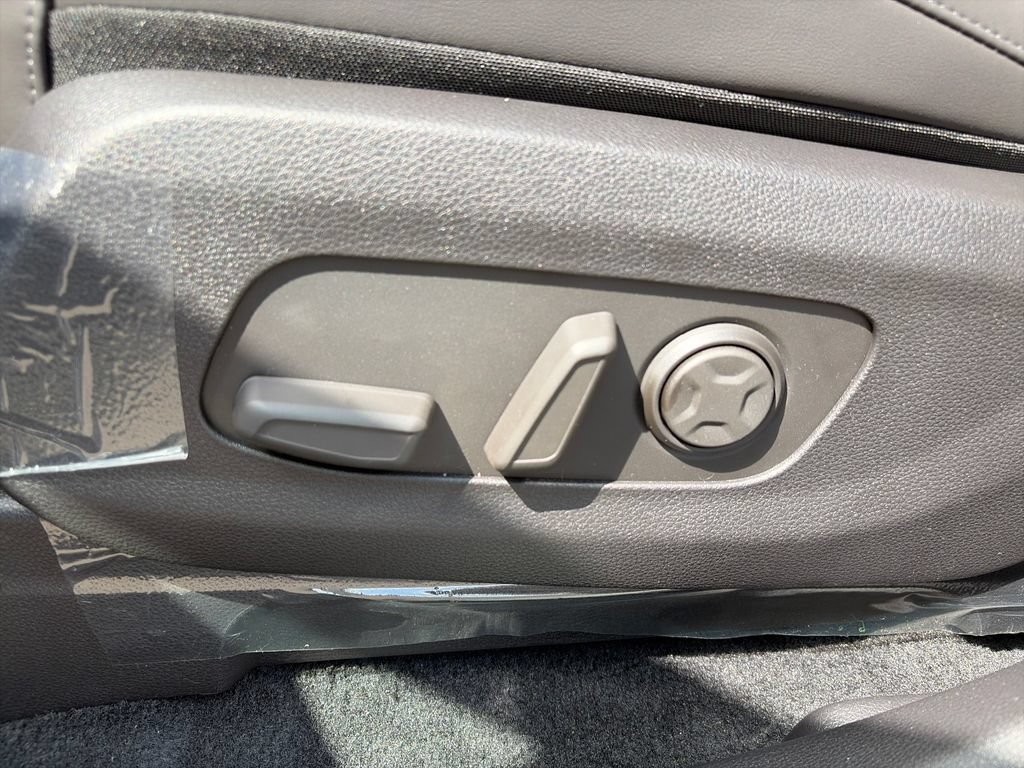 New 2027 Kia Carnival FWD image 15