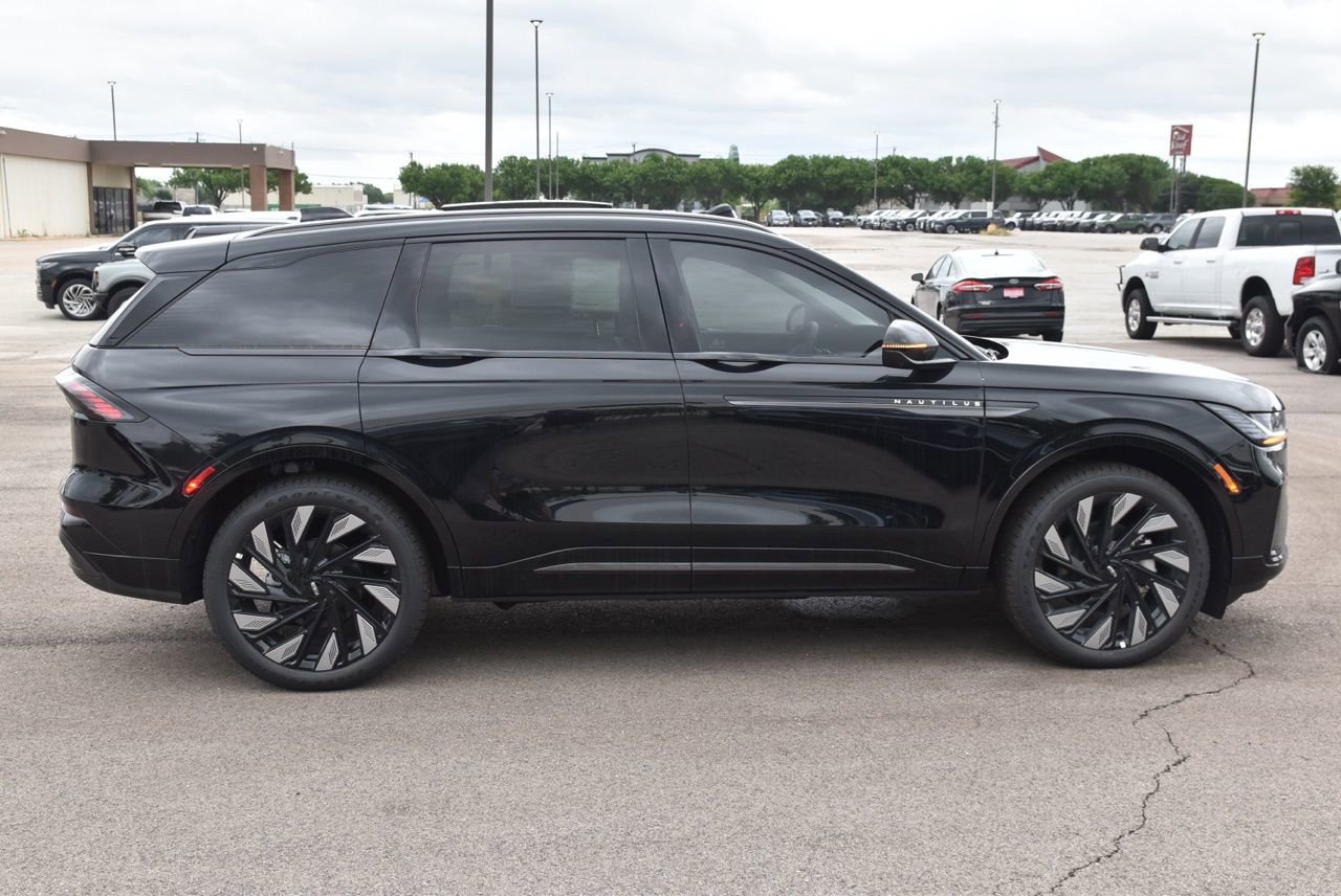 New 2026 Lincoln Nautilus Reserve w/ Jet Appearance Package AWD/4WD image 12