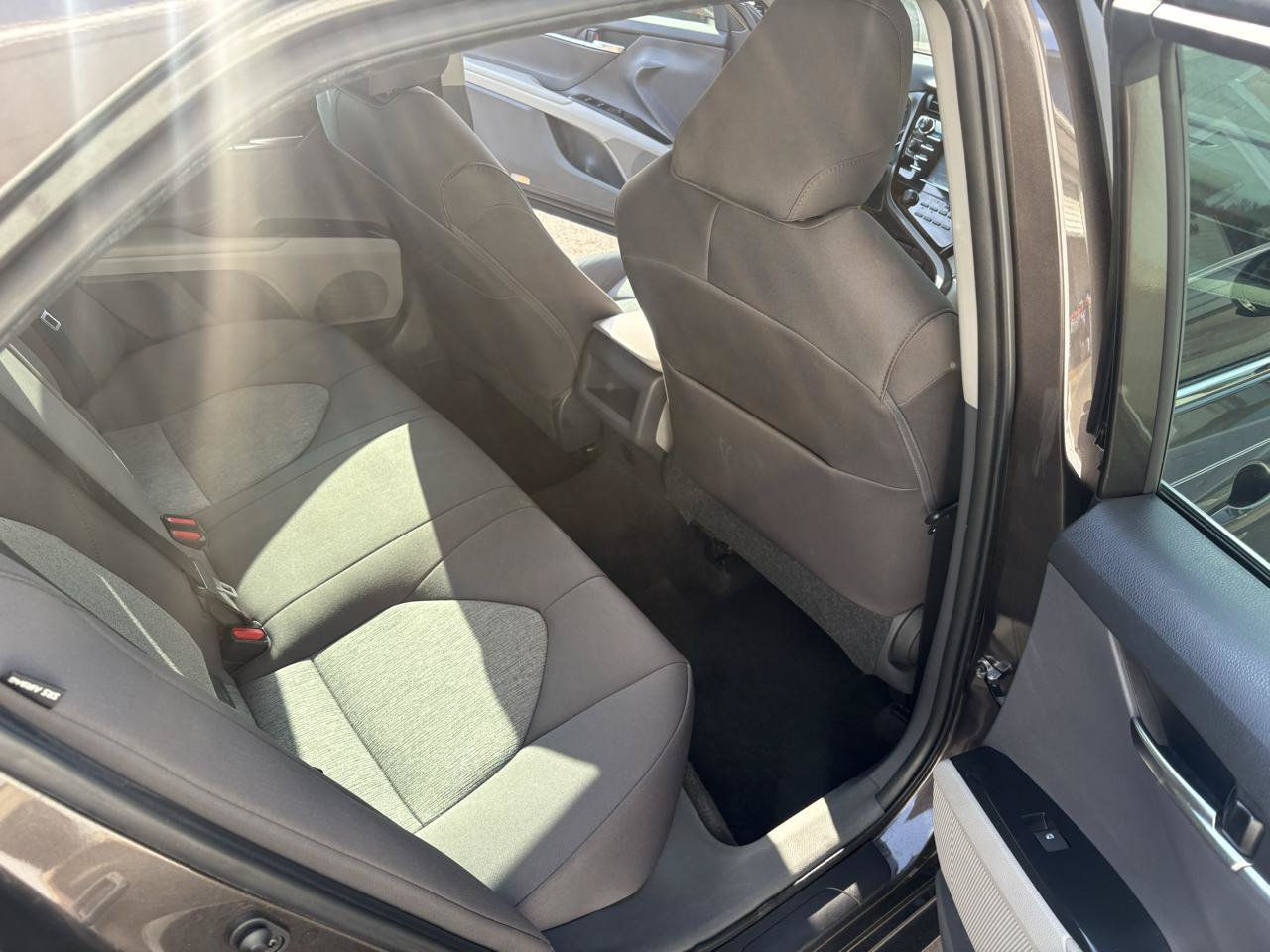 Used 2019 Toyota Camry LE FWD image 11