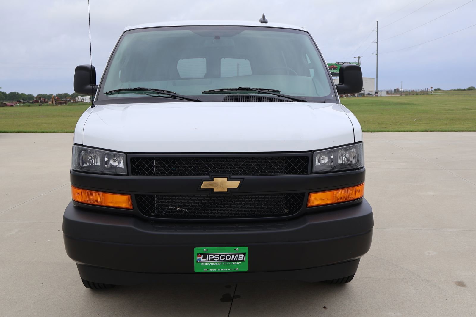 New 2026 Chevrolet Express 3500 LS RWD image 2