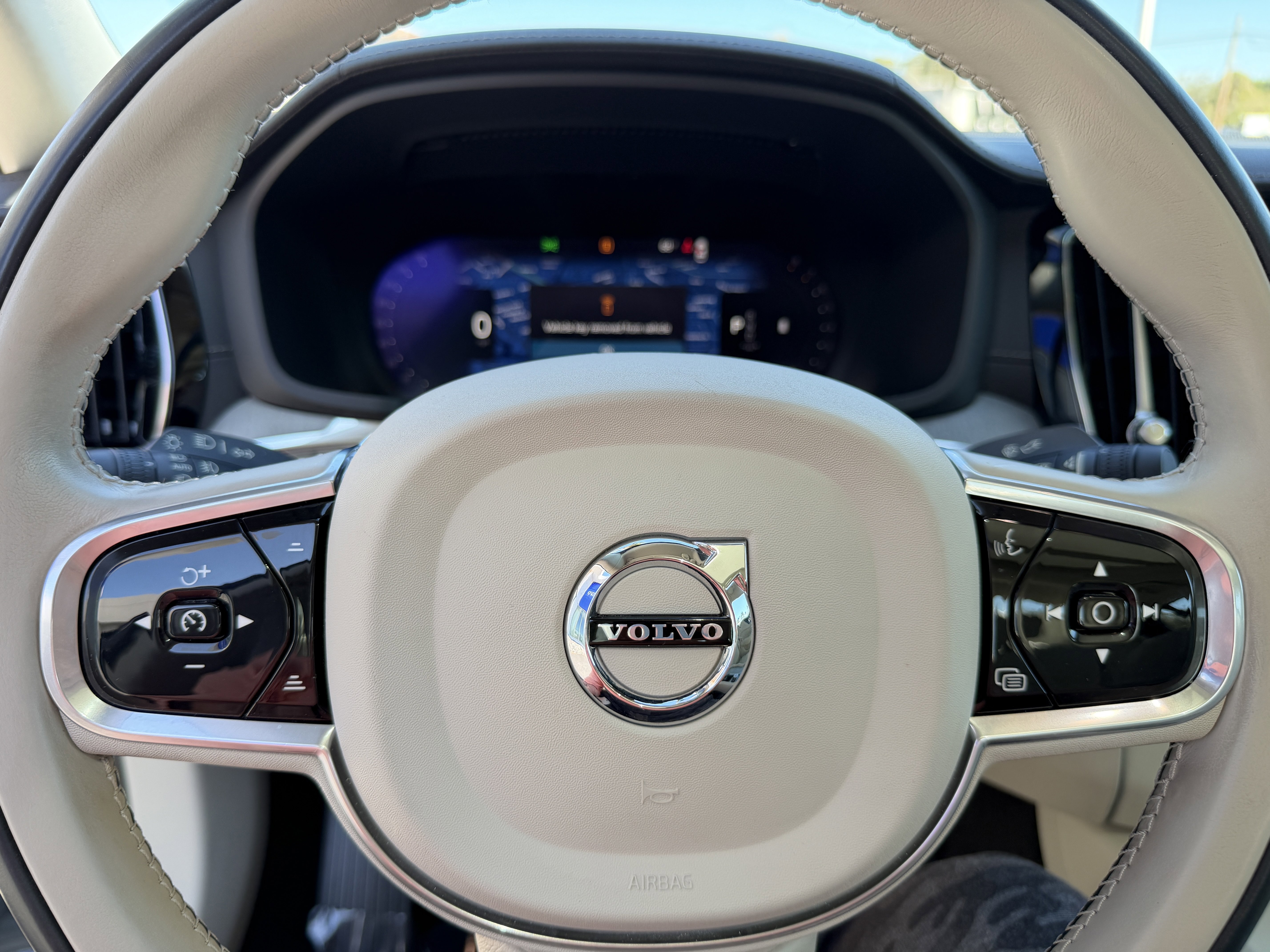 Certified 2023 Volvo S60 B5 Ultimate w/ Climate Package image 28