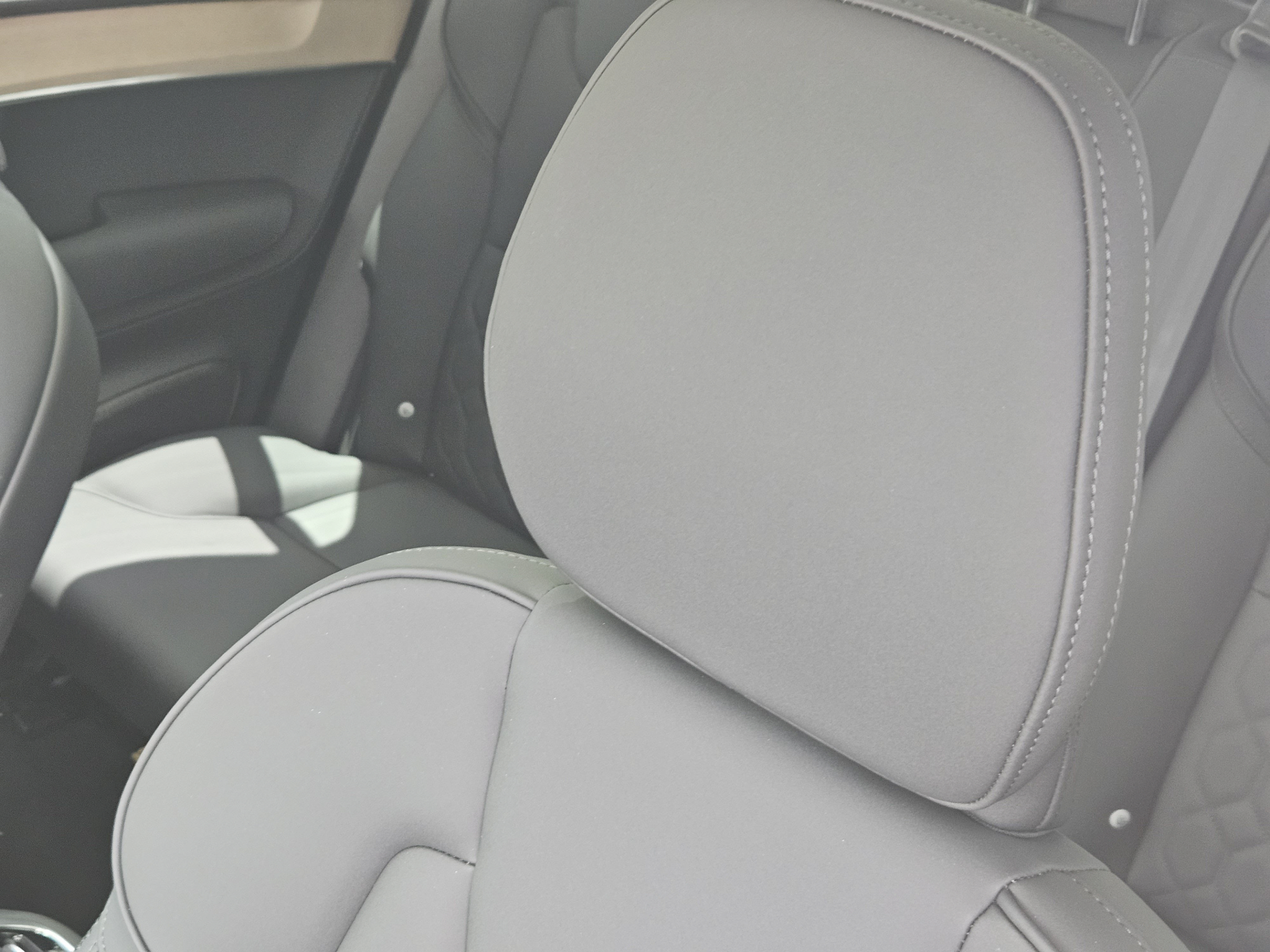 New 2026 Volvo XC90 B6 Plus w/ Protection Package Premier AWD/4WD image 12