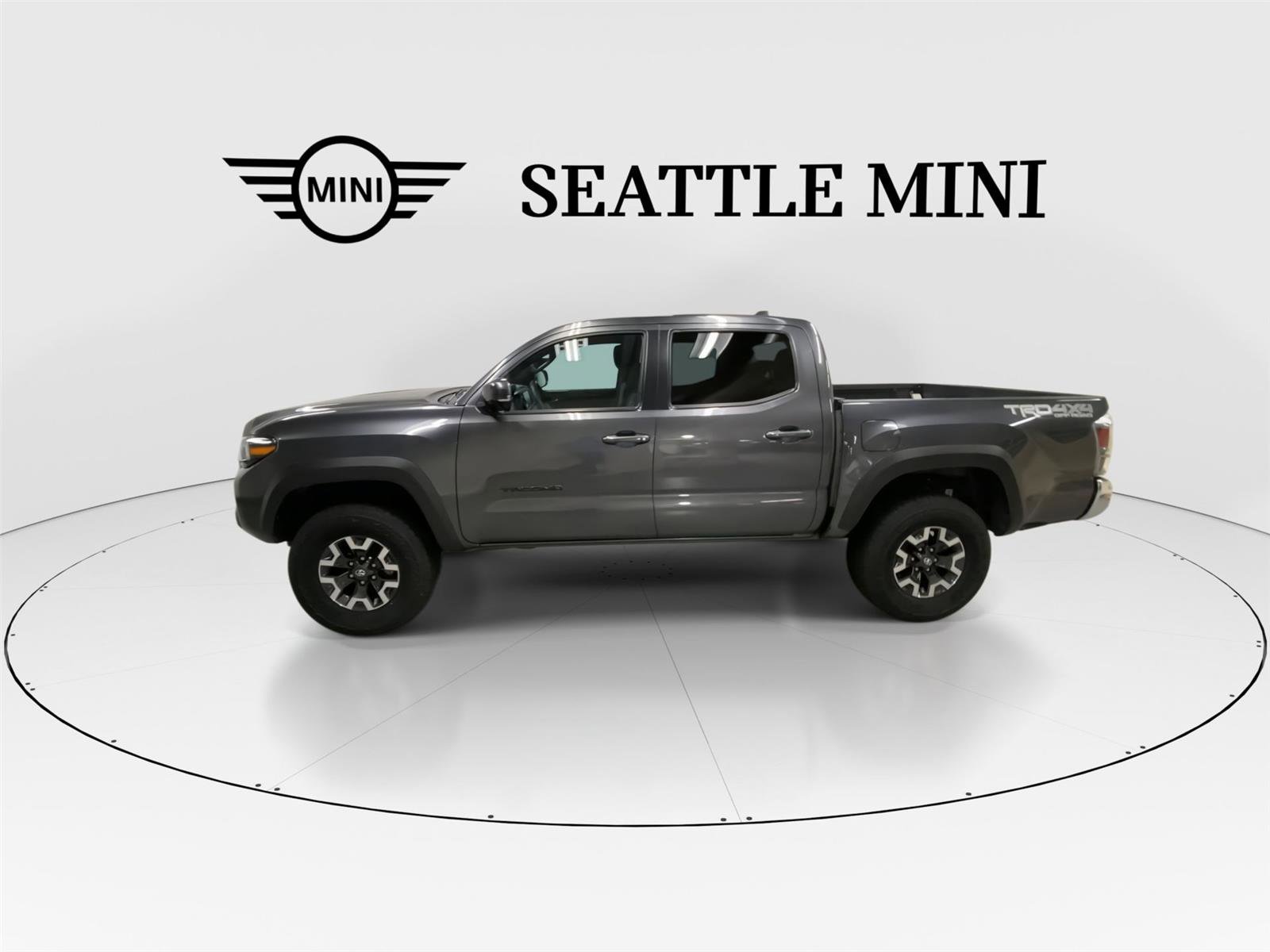 Used 2023 Toyota Tacoma TRD Off-Road w/ Black Out Package (TMS) AWD/4WD image 6
