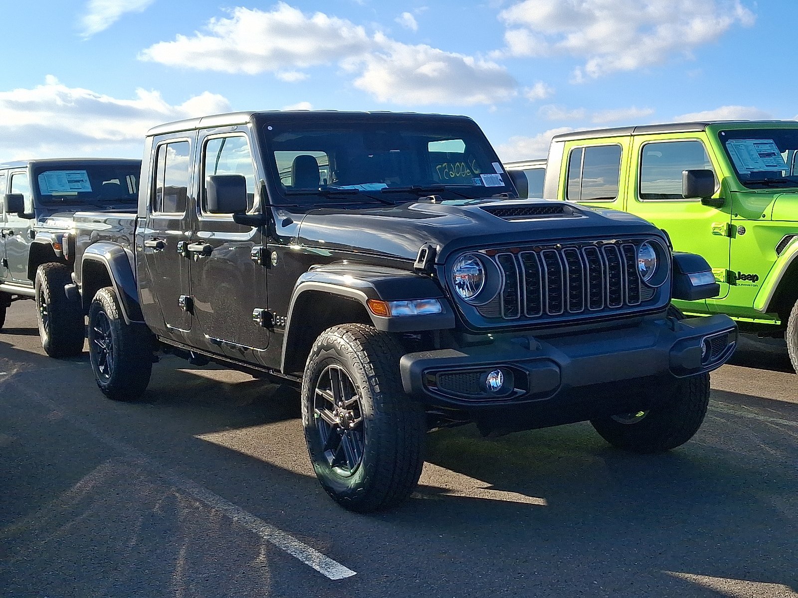 New 2026 Jeep Gladiator Sport AWD/4WD image 1
