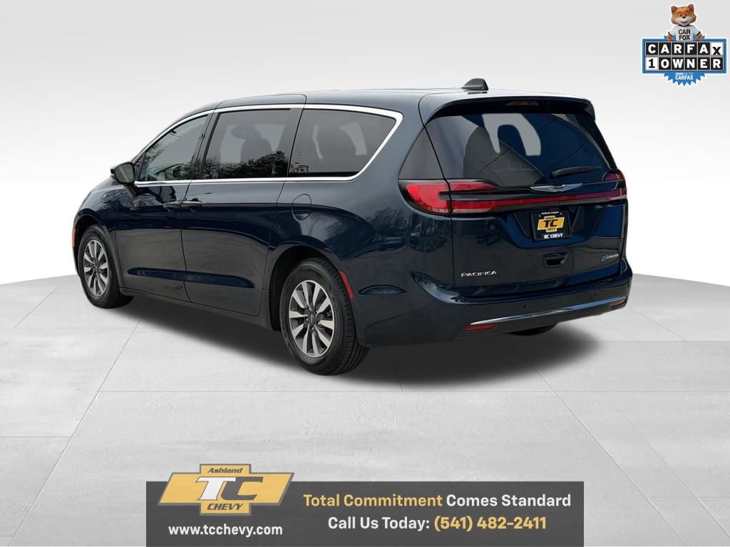 Used 2024 Chrysler Pacifica Select image 3