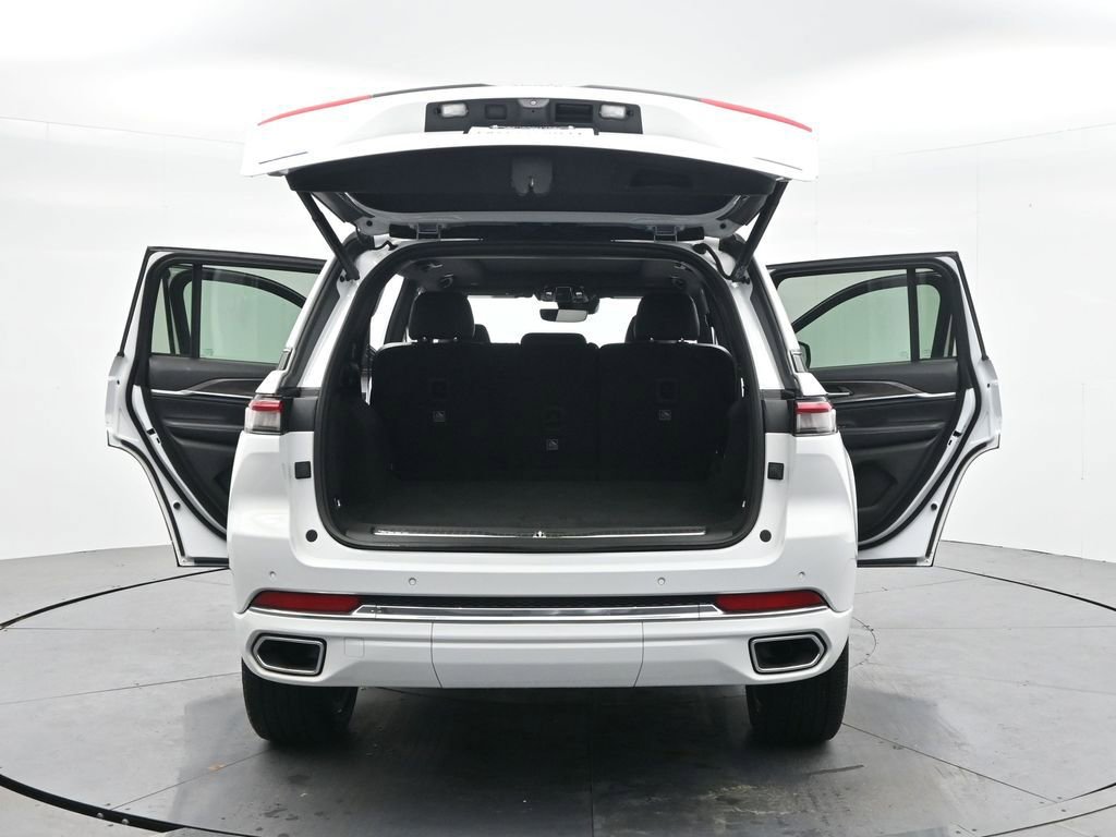 Used 2023 Jeep Grand Cherokee Overland image 44