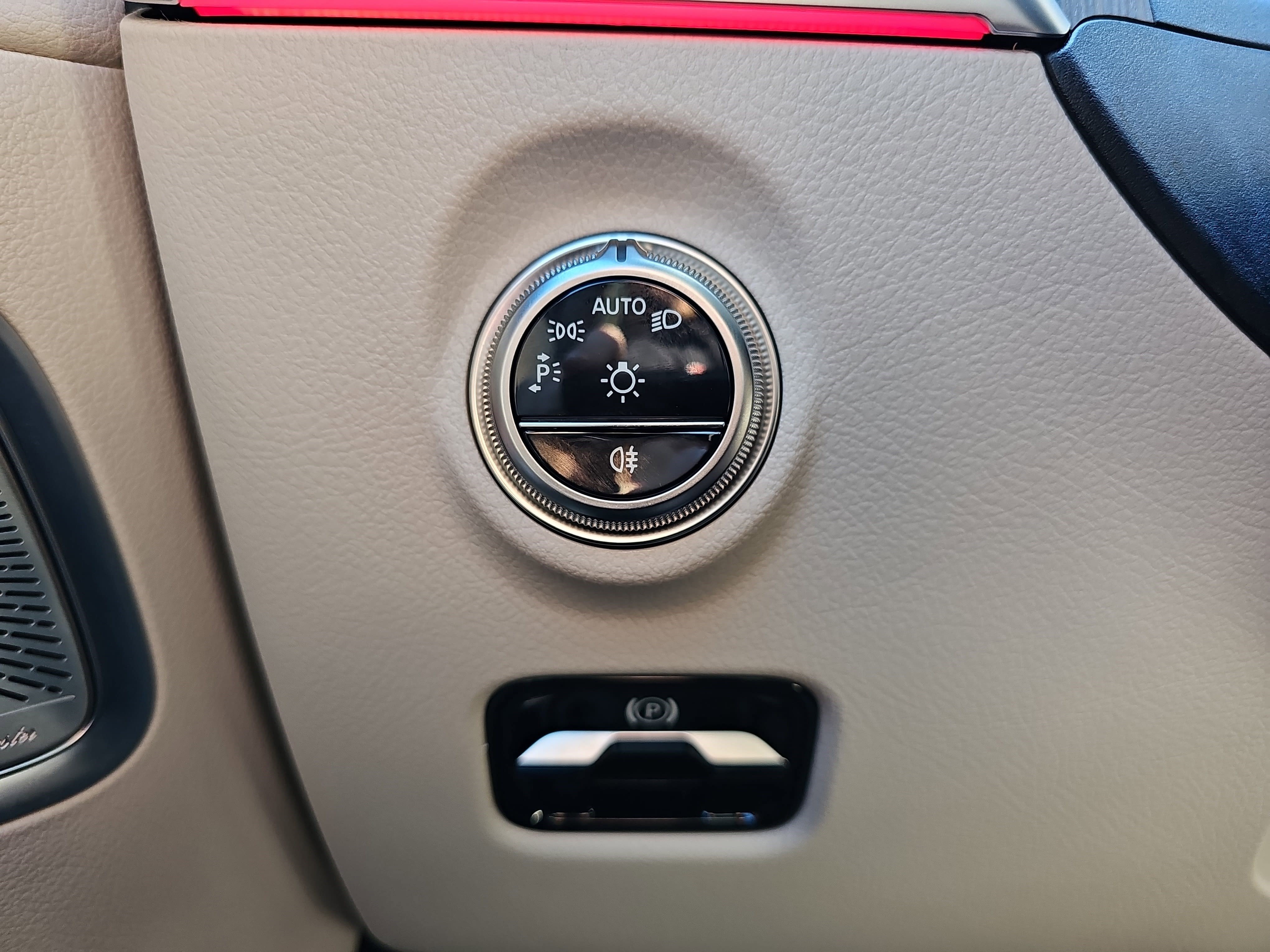 Certified 2025 Mercedes-Benz C 300 Sedan image 28