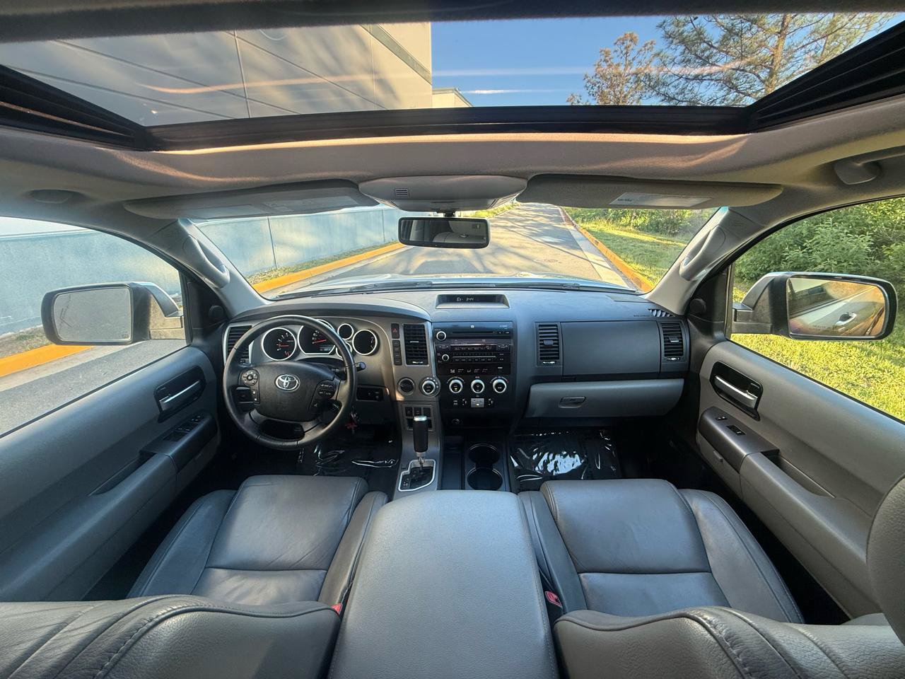 Used 2010 Toyota Sequoia Limited AWD/4WD image 5