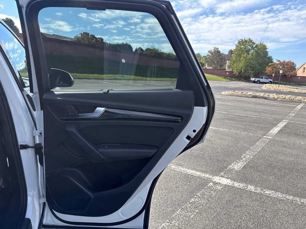 Used 2018 Audi Q5 2.0T Premium Plus w/ Premium Plus Package AWD/4WD image 18