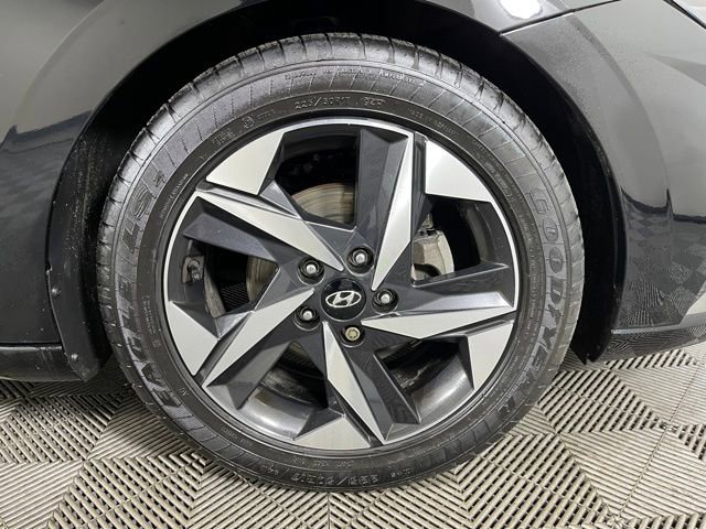 Used 2023 Hyundai Elantra Limited image 9