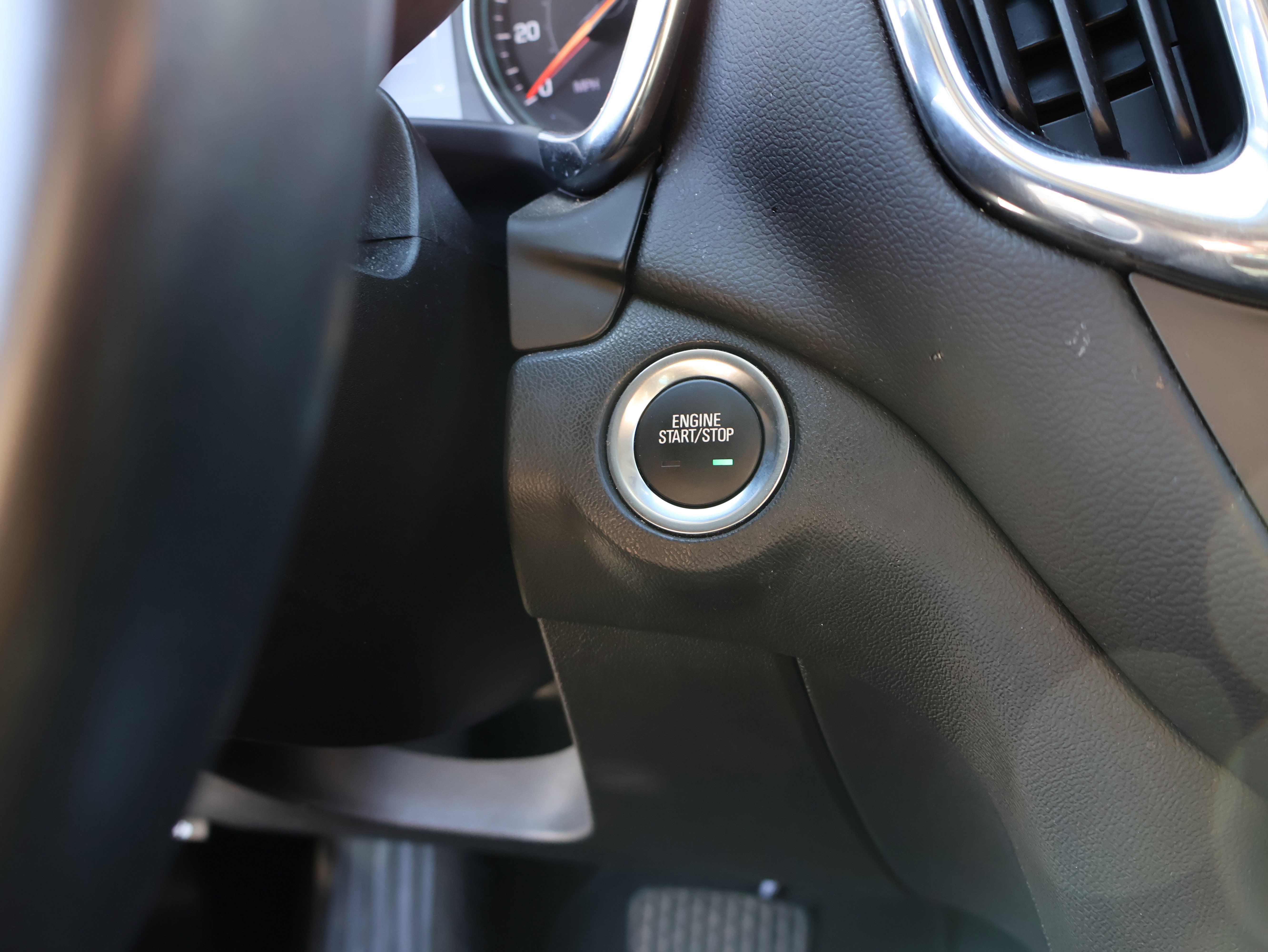 Used 2022 Chevrolet Equinox LT image 25