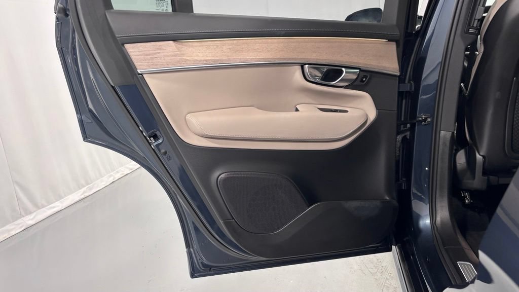 Certified 2026 Volvo XC90 B6 Plus AWD/4WD image 23