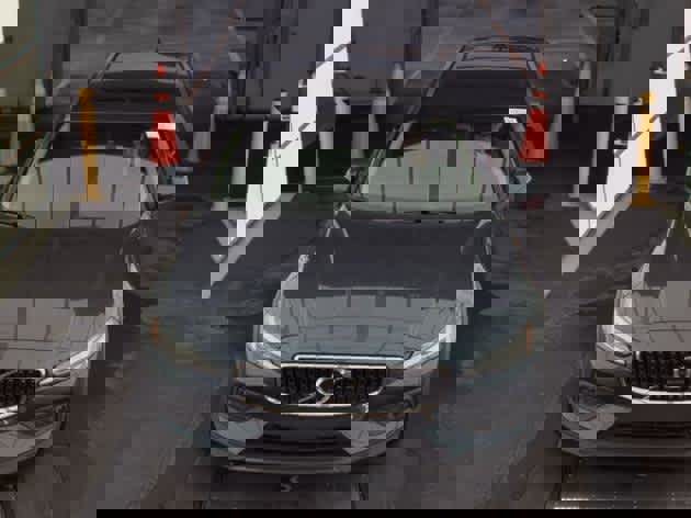 Used 2025 Volvo V60 B5 Cross Country Plus image 2