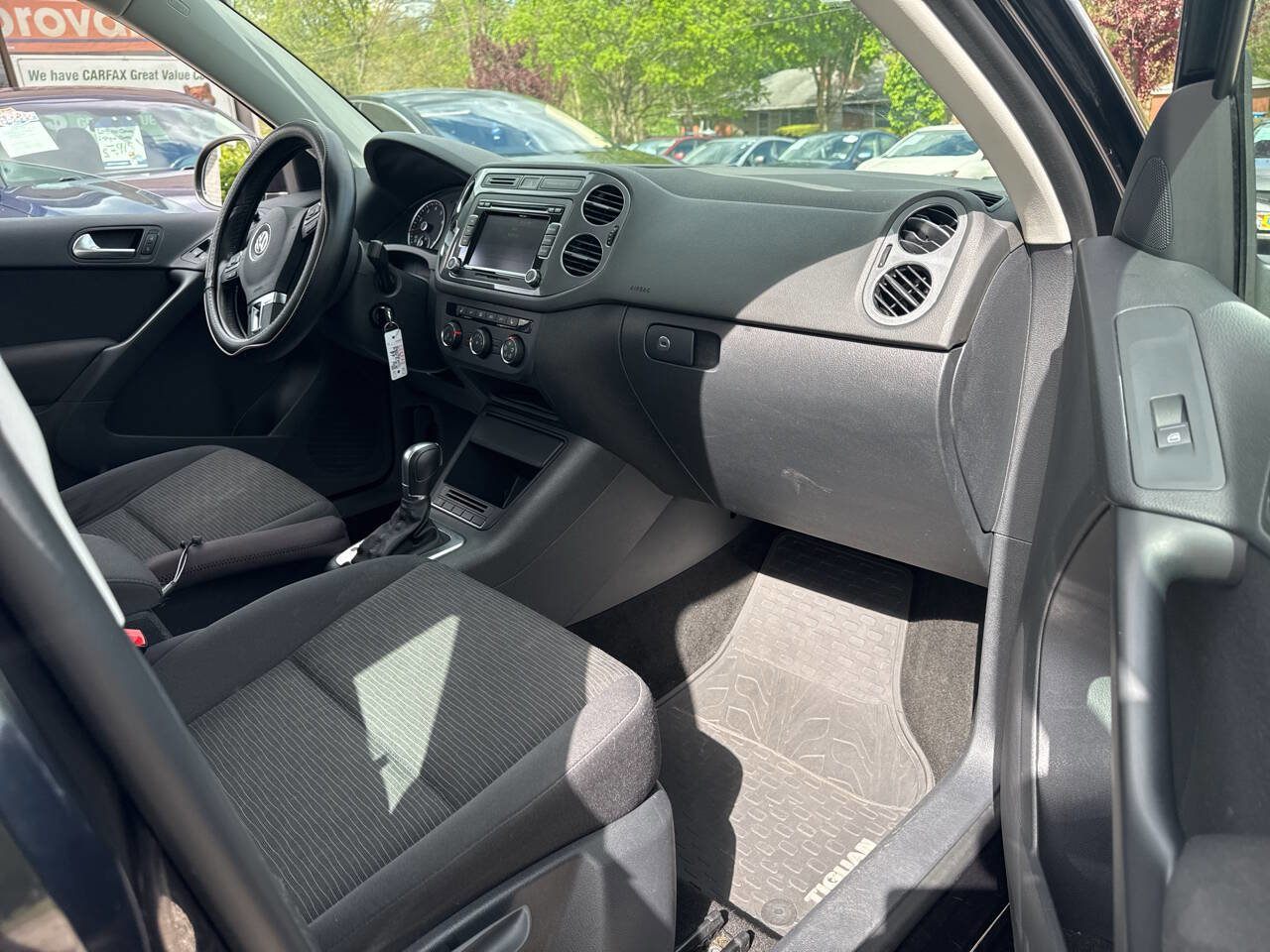 Used 2015 Volkswagen Tiguan S FWD image 7