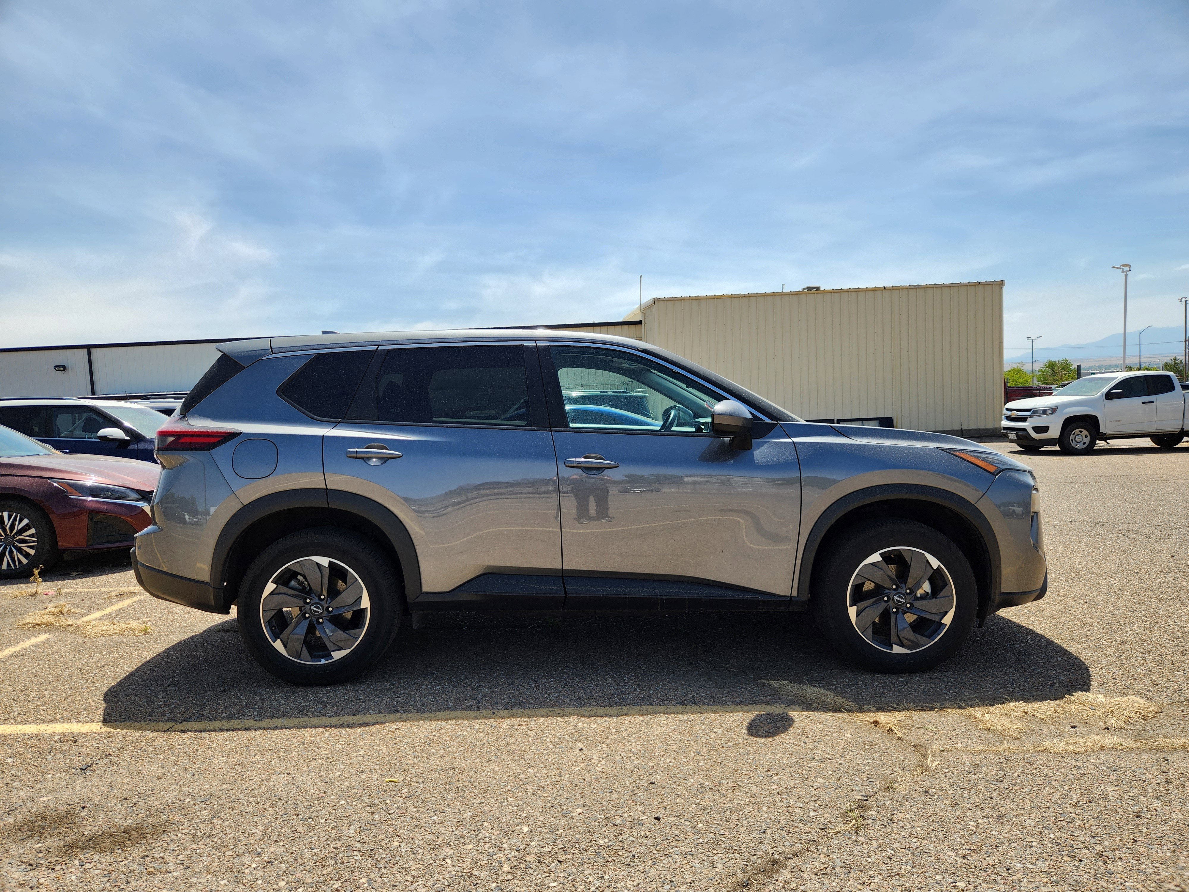 Used 2024 Nissan Rogue SV FWD image 4