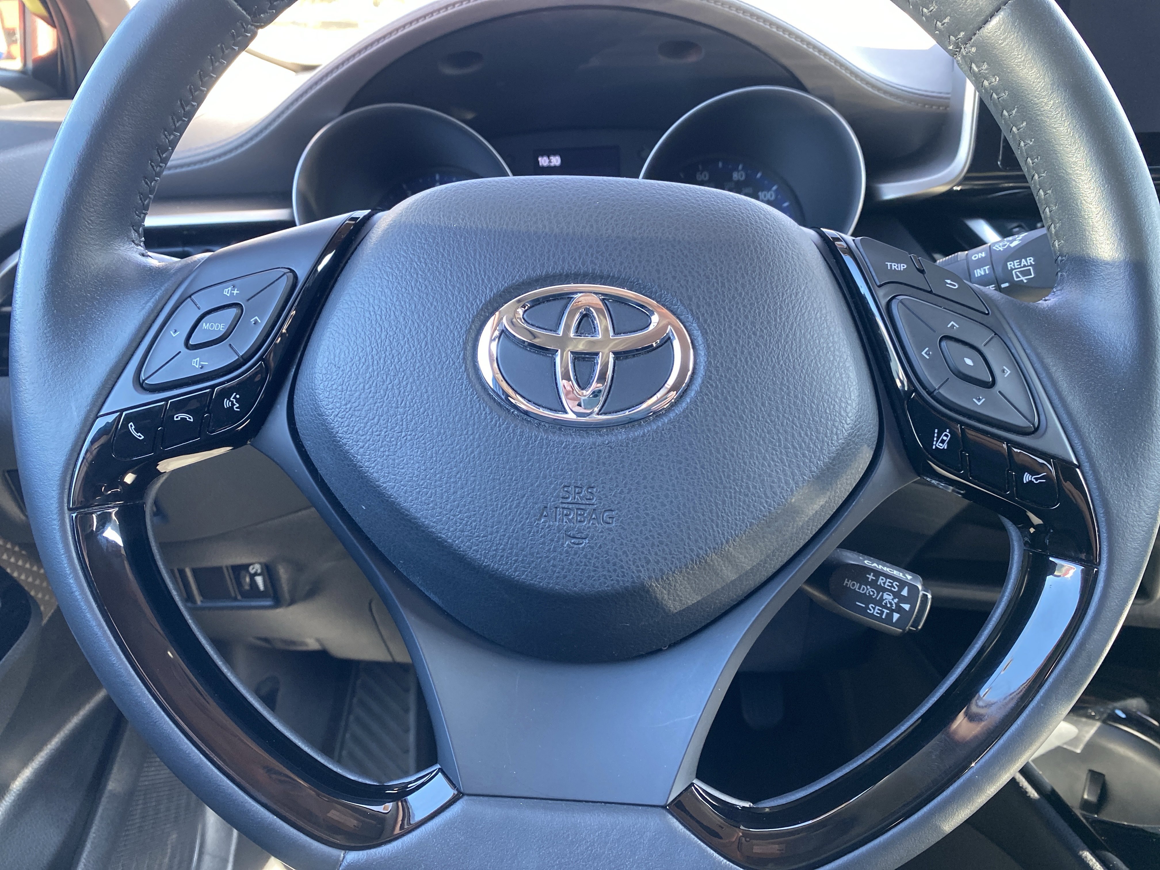 Used 2022 Toyota C-HR Limited image 11