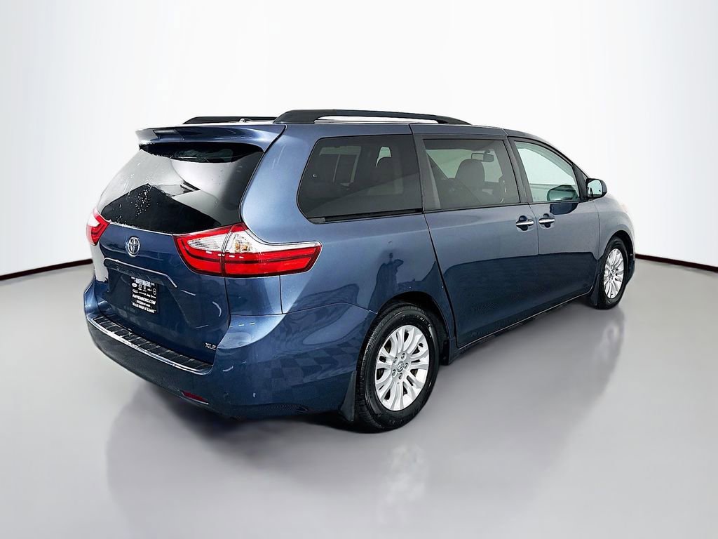 Used 2017 Toyota Sienna XLE image 7