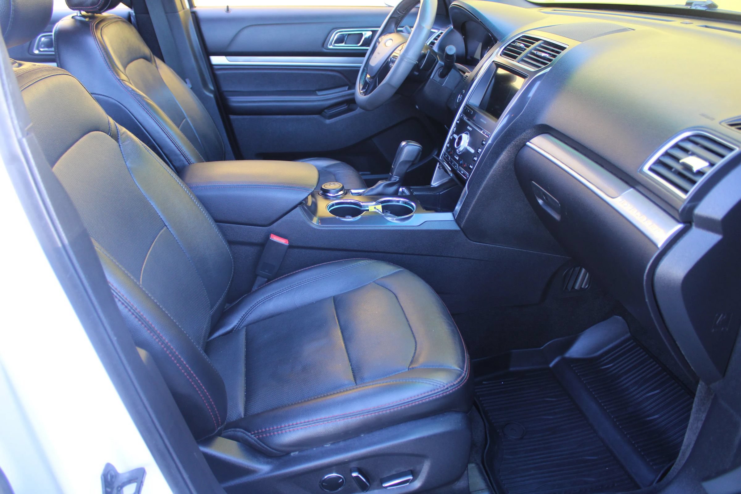 Used 2017 Ford Explorer Sport w/ Equipment Group 401A AWD/4WD image 11