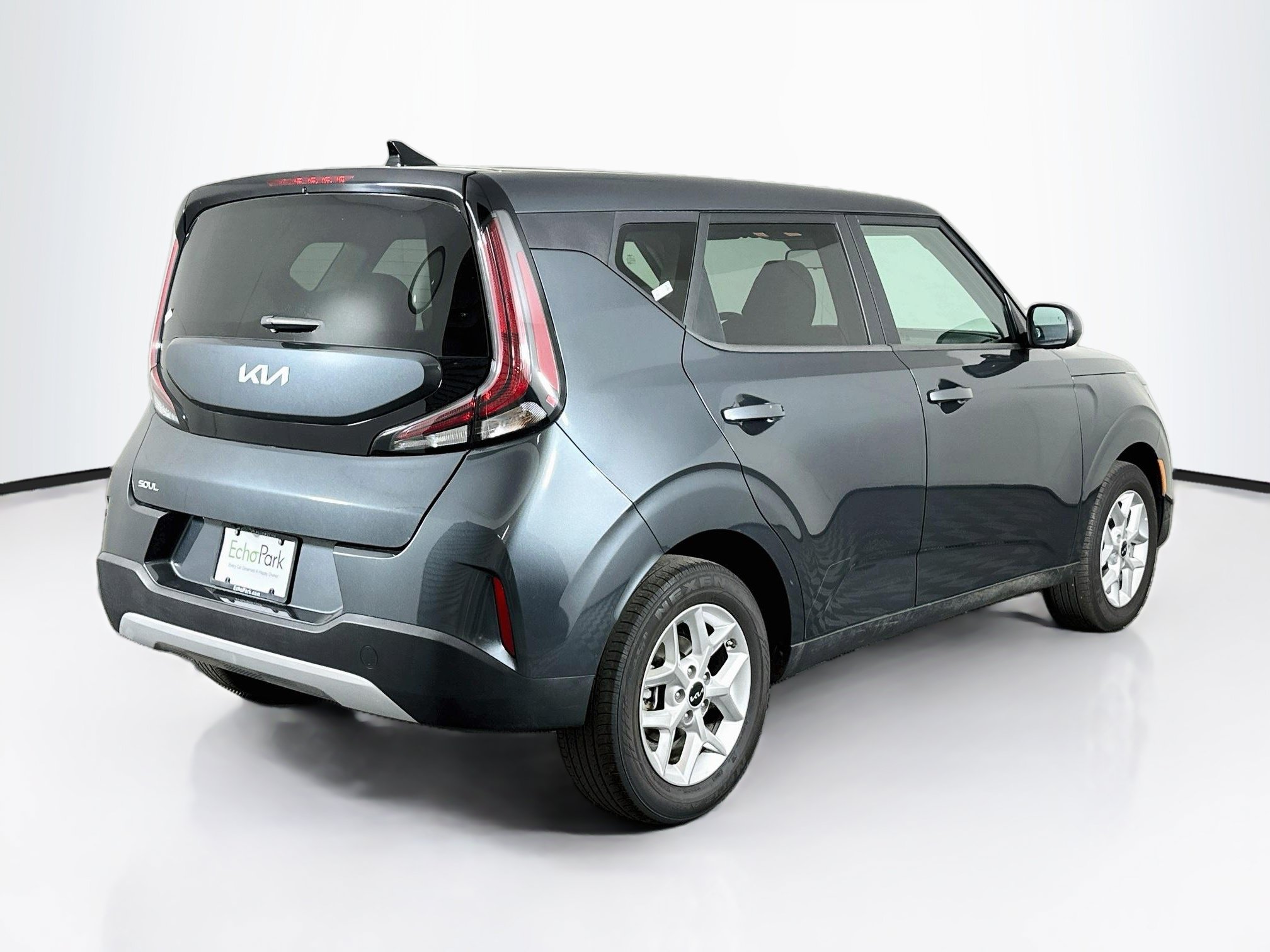 Used 2025 Kia Soul LX w/ LX Technology Package FWD image 9