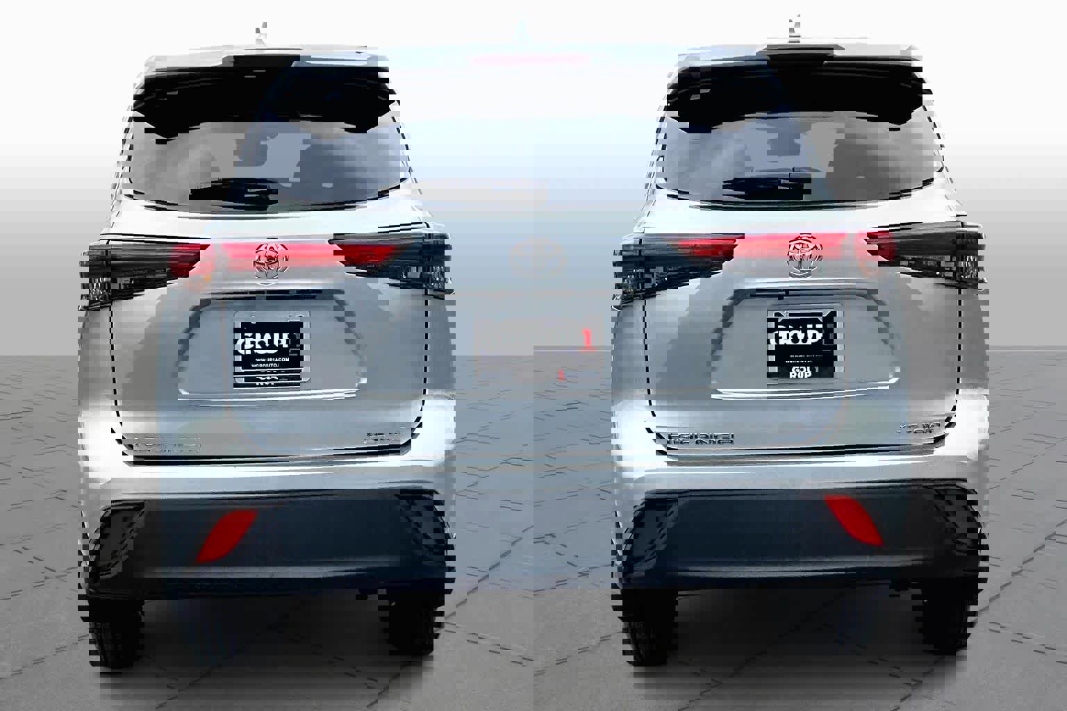 Used 2023 Toyota Highlander XLE image 5