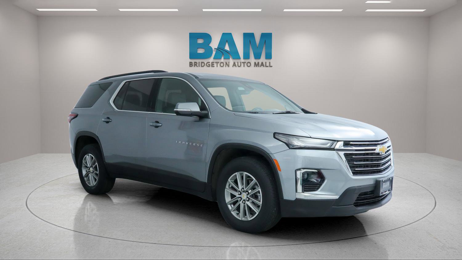 Used 2023 Chevrolet Traverse LT w/ Rear Camera Mirror Package