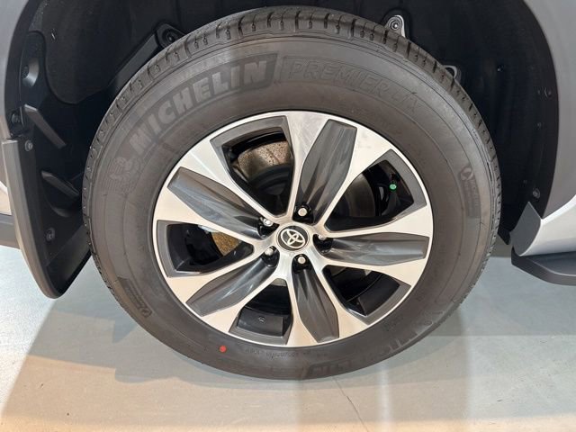 New 2025 Toyota Highlander XLE image 14