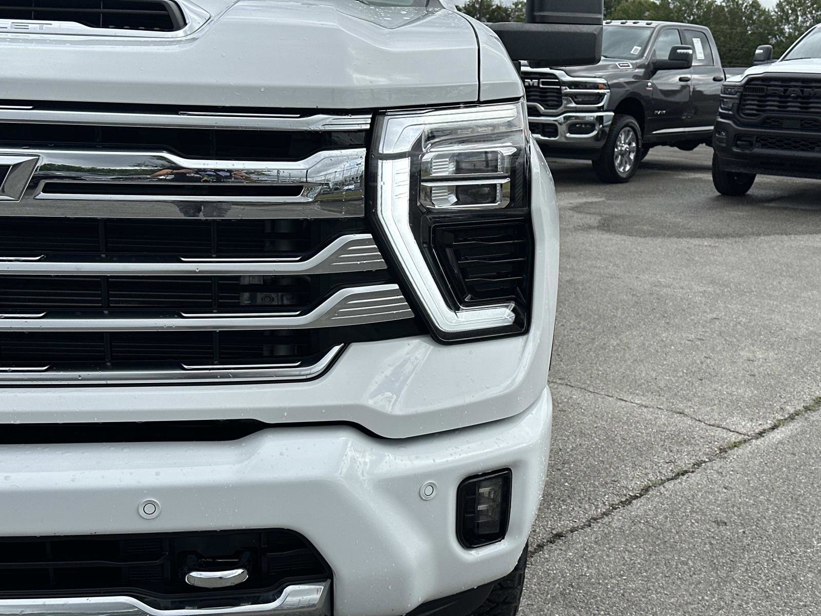 Certified 2024 Chevrolet Silverado 2500 High Country w/ LPO, Dark Essentials Package image 10