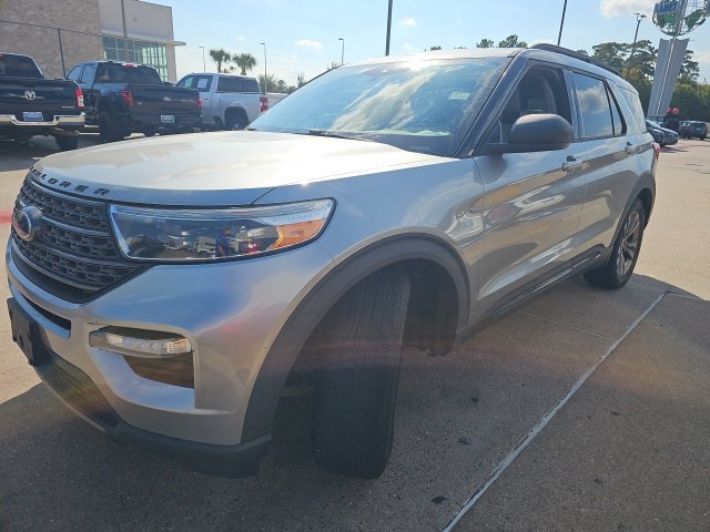 Used 2021 Ford Explorer XLT w/ Equipment Group 202A RWD image 12