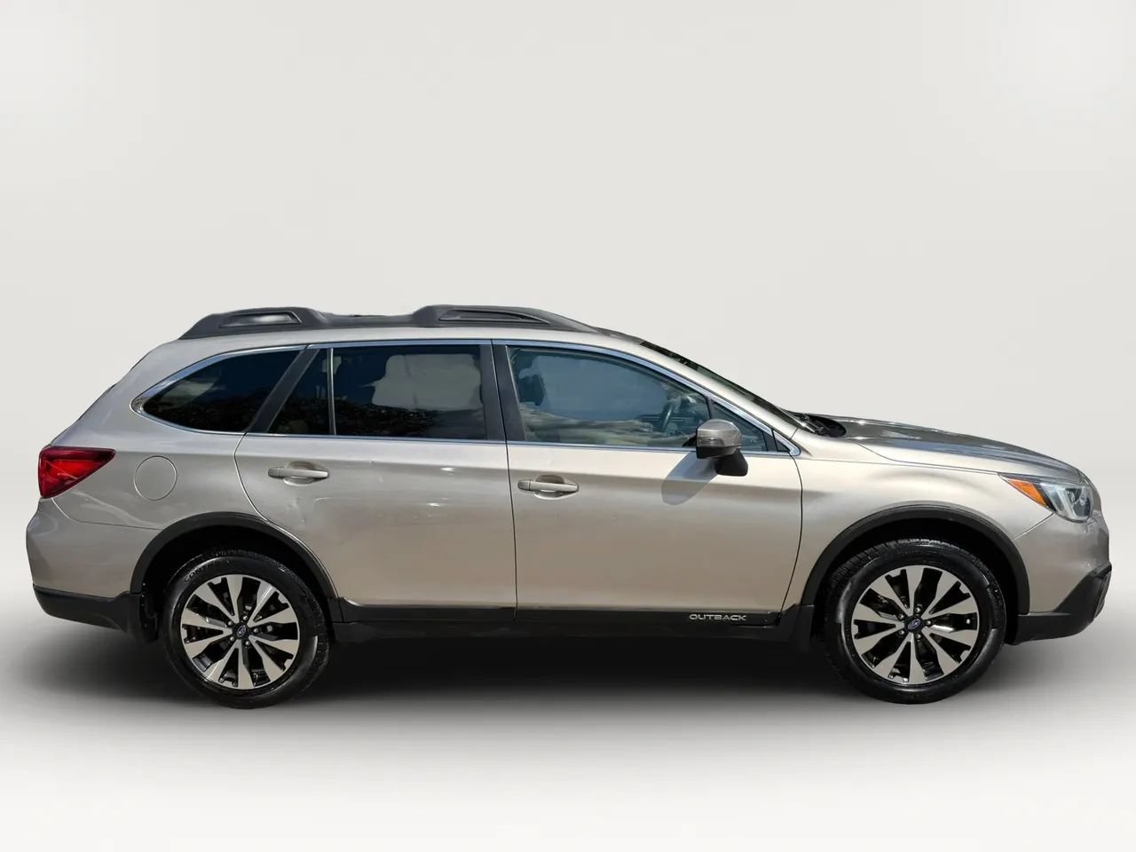Used 2017 Subaru Outback 3.6R Limited AWD/4WD image 2
