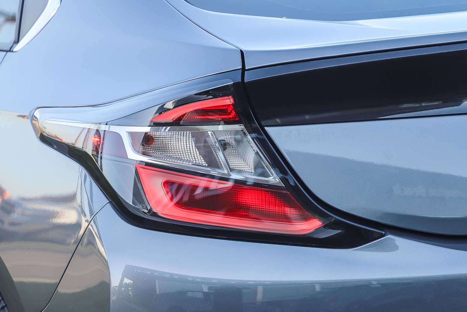 Used 2018 Chevrolet Volt Premier w/ Driver Confidence Package FWD image 9