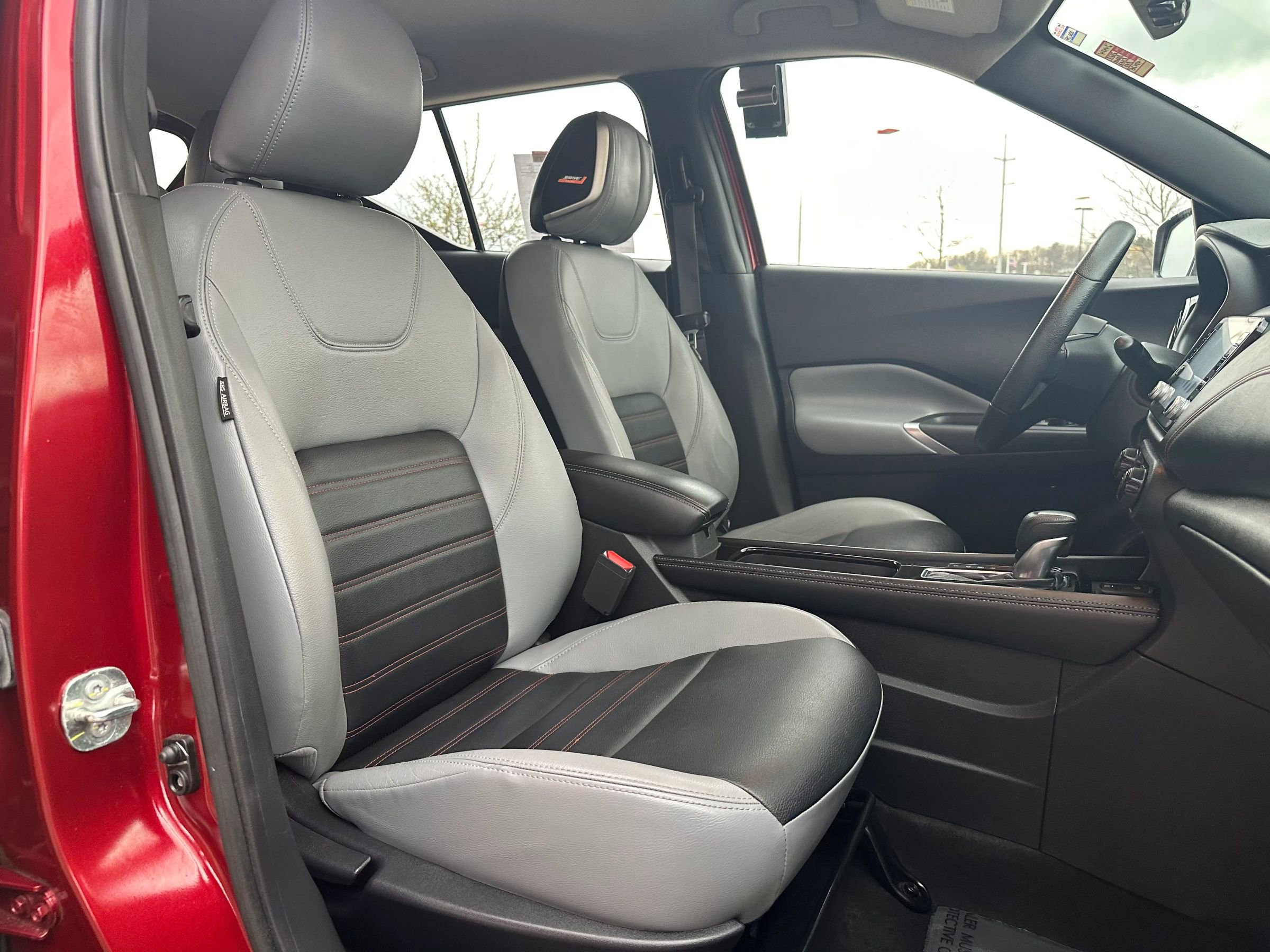 Used 2022 Nissan Kicks SR w/ Premium Package FWD image 11