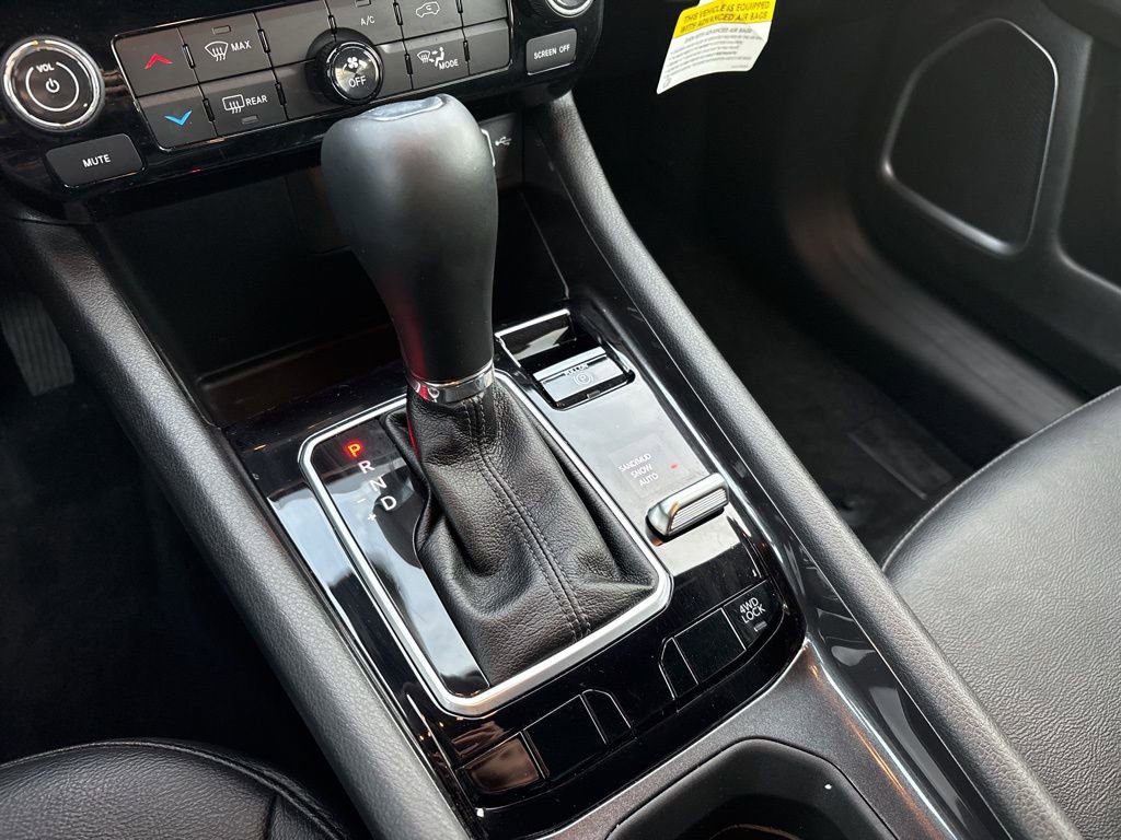 Used 2025 Jeep Compass Latitude image 16