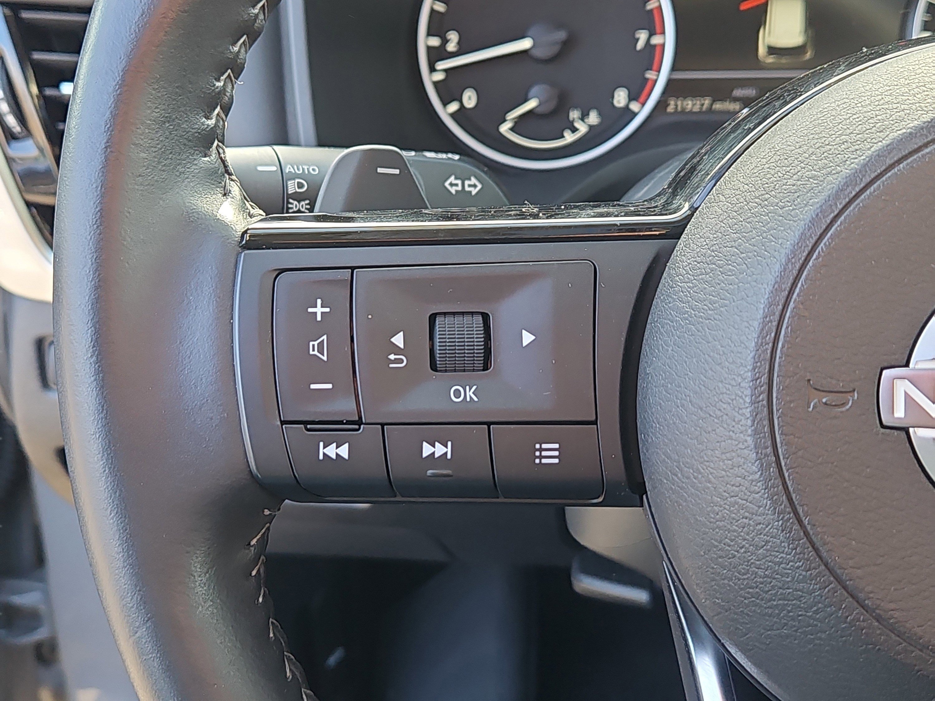 Used 2023 Nissan Rogue SL w/ SL Premium Package image 20