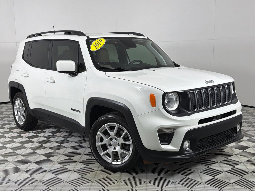 Used 2019 Jeep Renegade Latitude w/ UConnect 8.4 Nav Group image 2