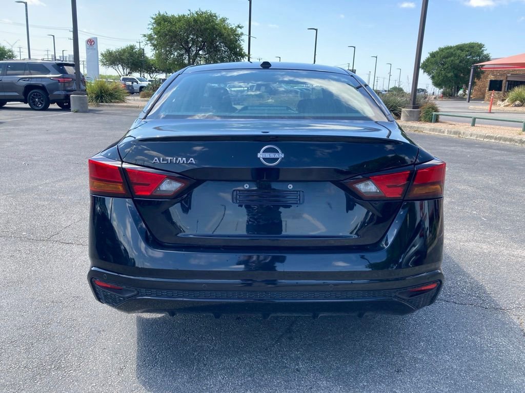 Used 2025 Nissan Altima 2.5 SV image 3