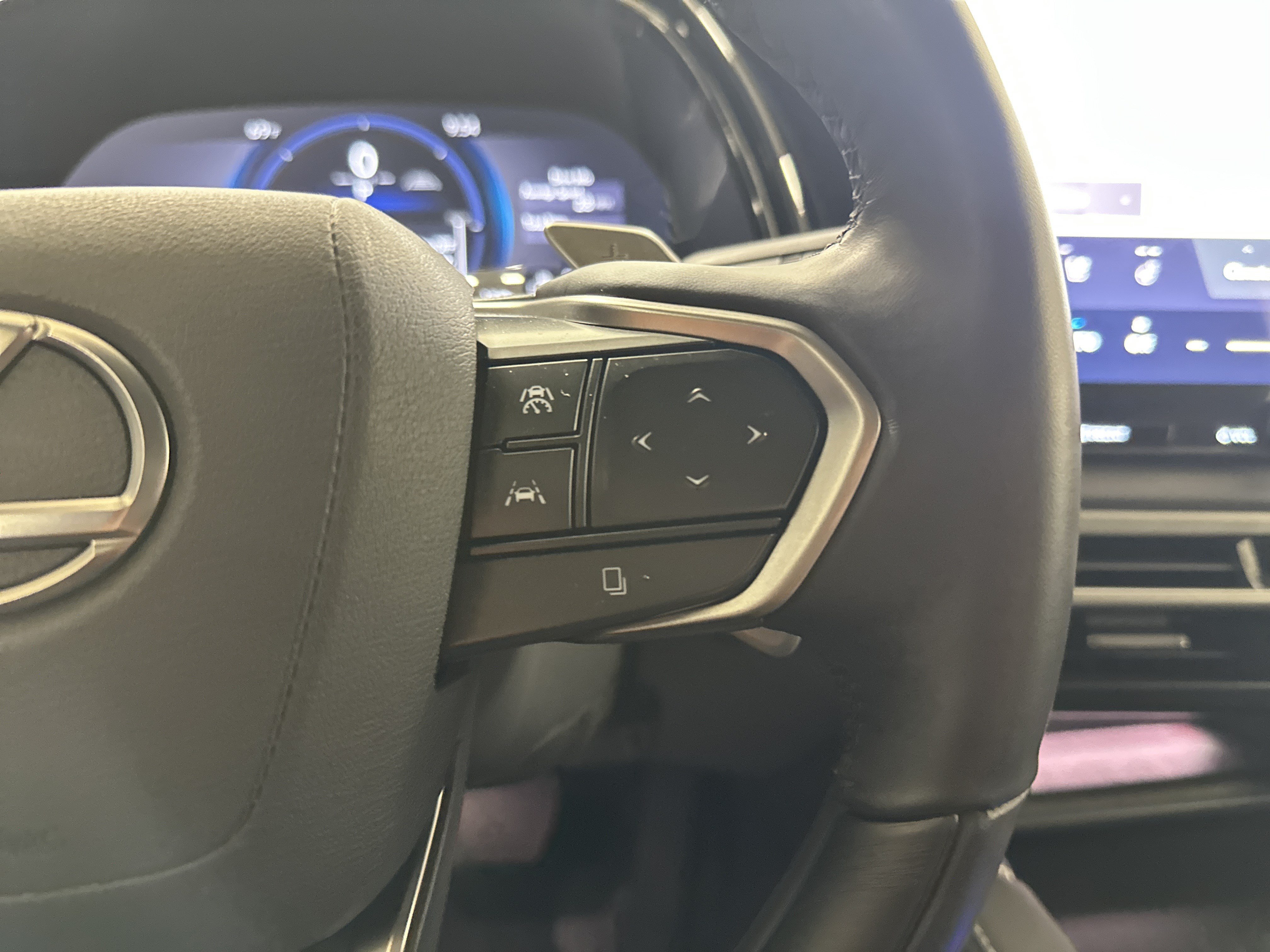 Certified 2025 Lexus RX 450h AWD w/ Convenience Package image 20