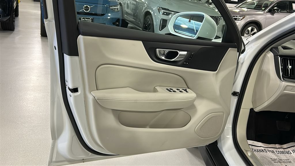 Certified 2025 Volvo V60 B5 Cross Country Plus AWD/4WD image 9
