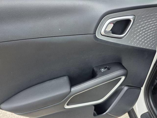 Certified 2025 Kia Soul LX w/ LX Technology Package FWD image 13