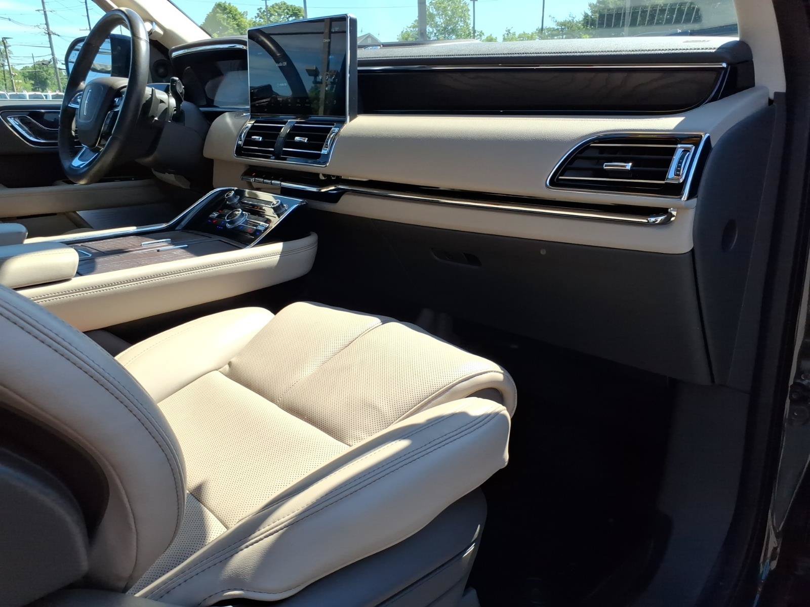 Used 2024 Lincoln Navigator L Reserve AWD/4WD image 11