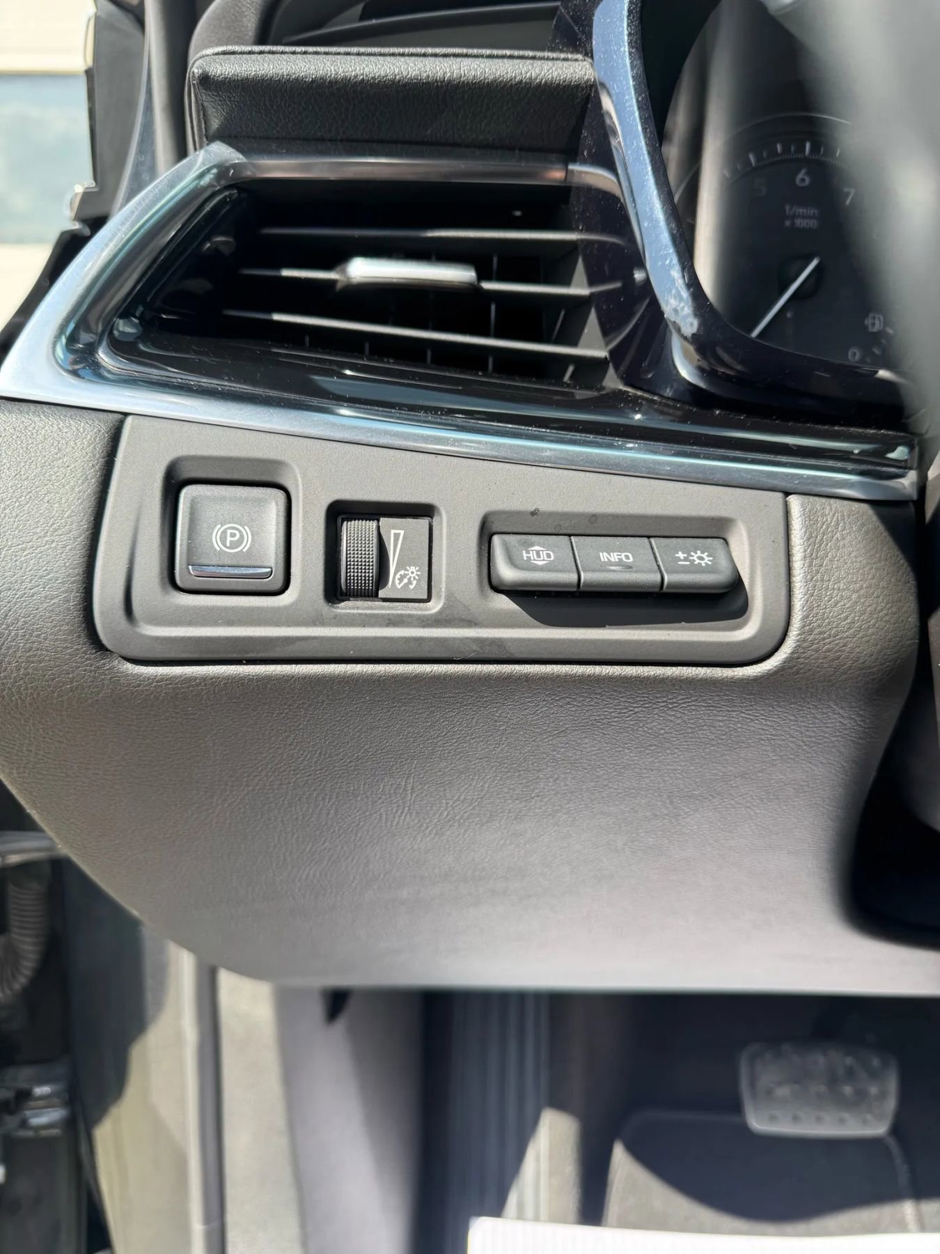 Used 2020 Cadillac XT6 Premium Luxury image 9