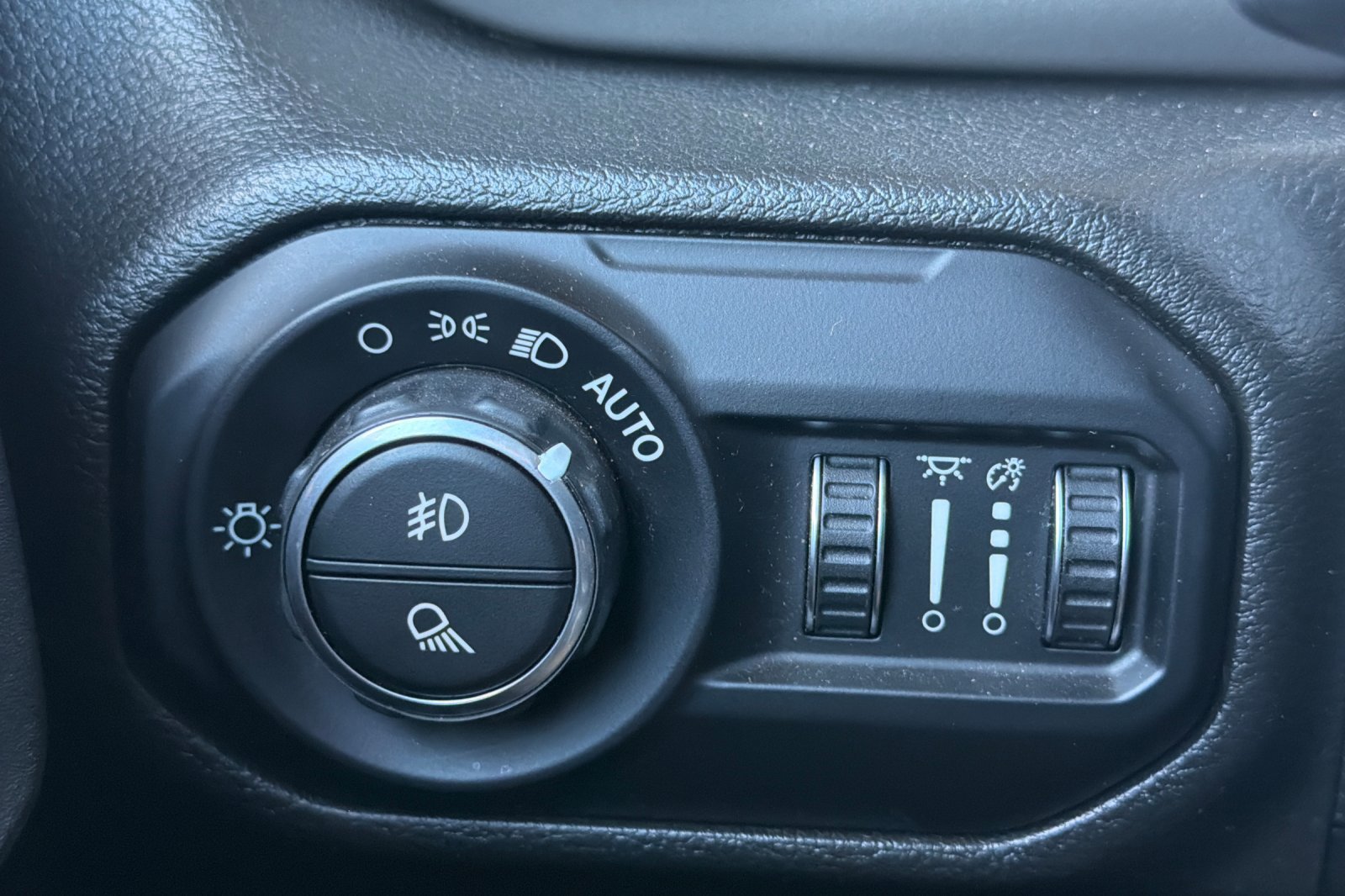 Used 2022 Jeep Gladiator Sport AWD/4WD image 34