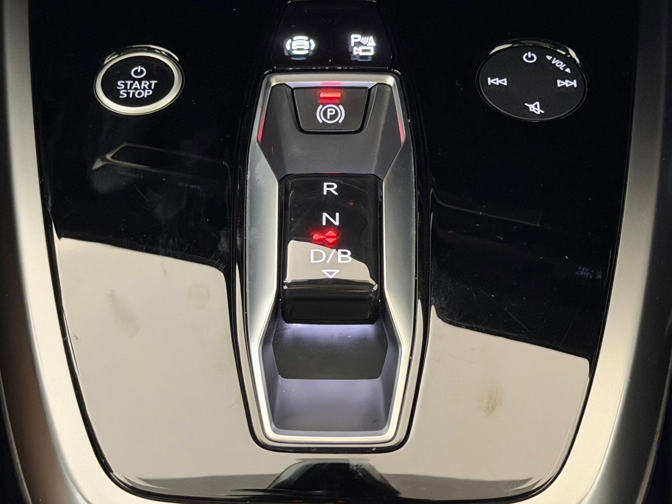 Used 2023 Audi Q4 e-tron Premium Plus w/ Premium Plus image 18